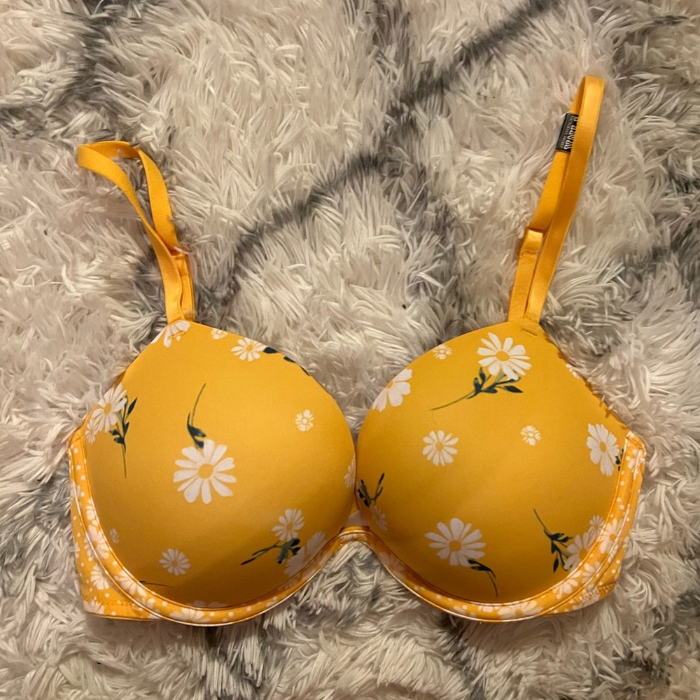 Victoria Secrets Super Push Up Bra